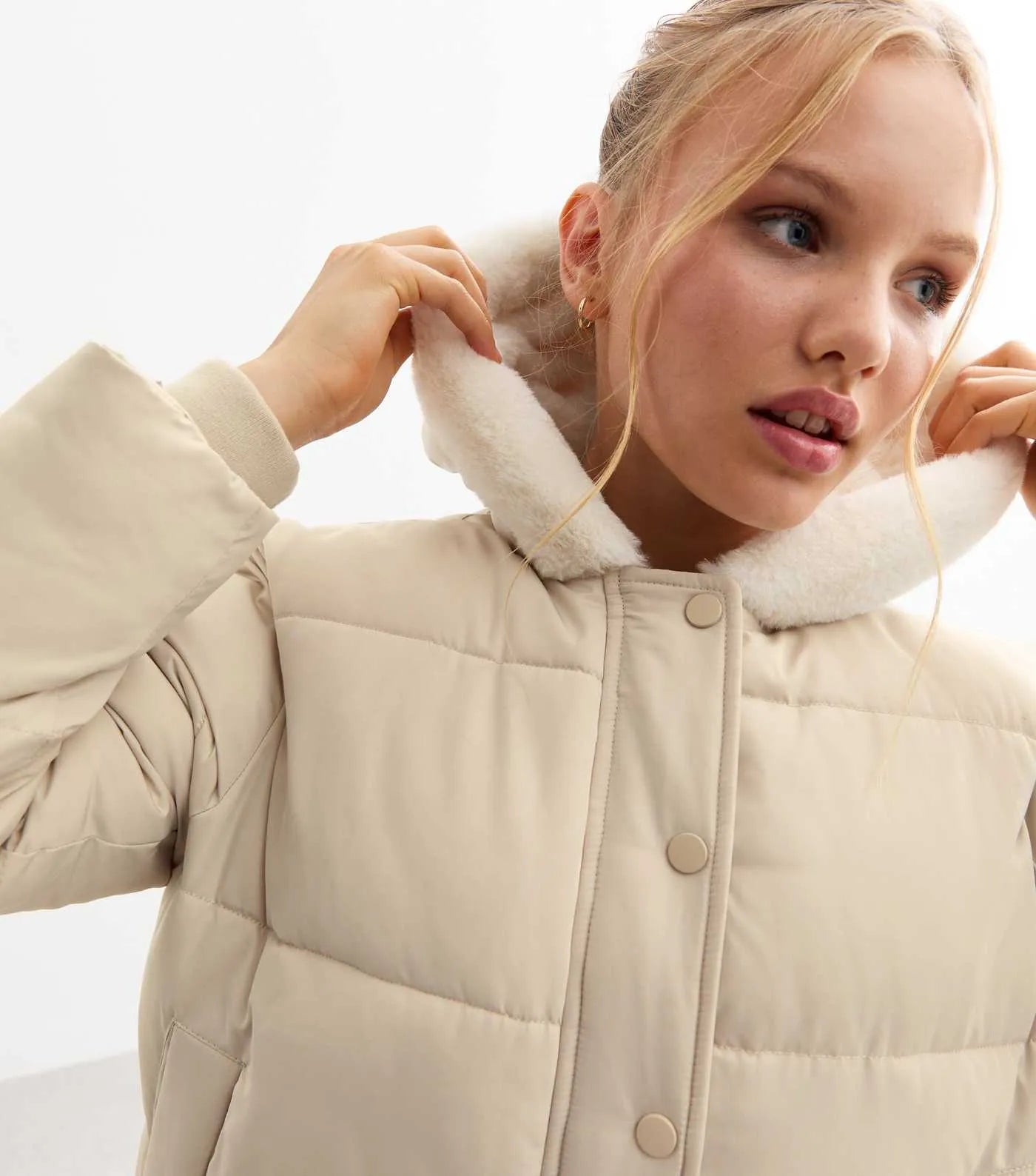 White Warm, Stylish & Durable Women Hooded Cropped Puffer Jackets Padded Zip Up Quilted Lined Bubble Coat For Winter Cold Weather